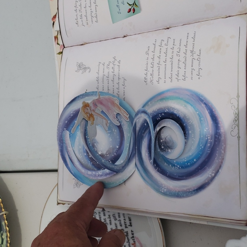 Disney "The Hidden World of Fairies" book - Picture 10 of 16
